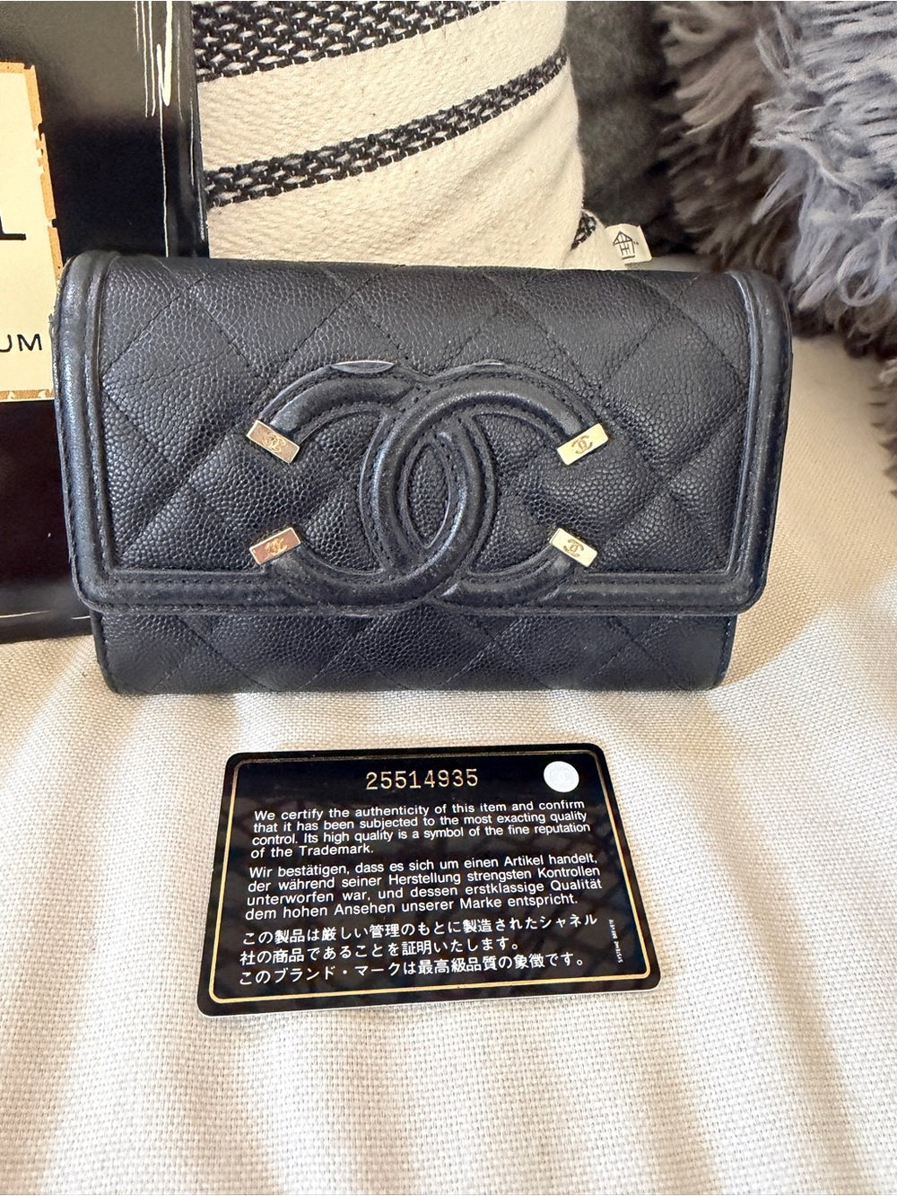 Authentic CHANEL Filigree Caviar Compact Wallet - Picture 2 of 16
